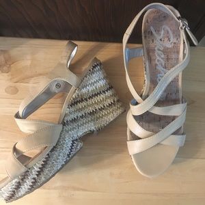 Skechers beige strappy wedge sandals size 9